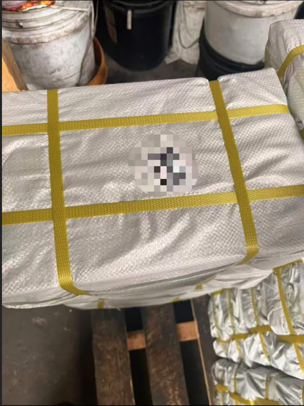 Woven bag with strapping
